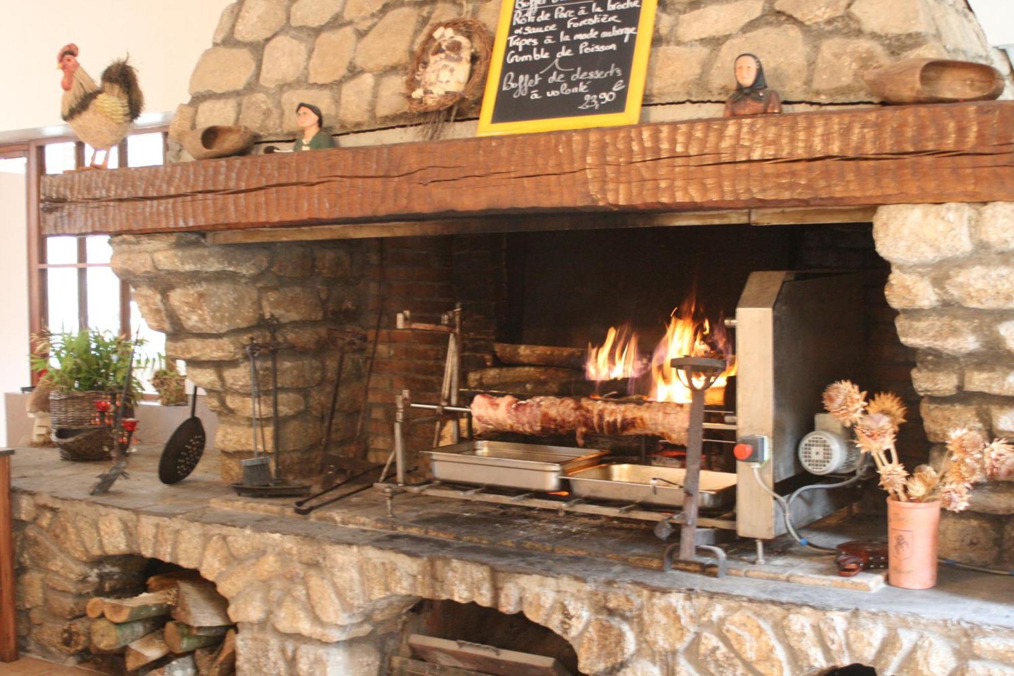 Logis Hotel Auberge De L'Espinouse Fraisse-sur-Agout Exteriör bild